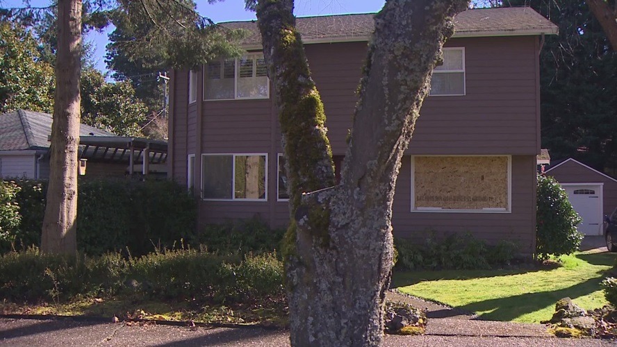 West Seattle homeowners repel burglar with frying pan before eventual arrest