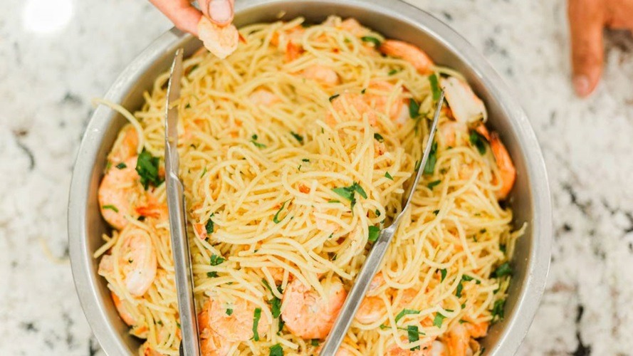 WI: Woman cooks shrimp pasta dinner in stranger’s home: WI cops