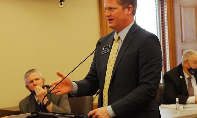 Kansas House bill seeks to exempt taxes, tips from calculation of credit card processing fees