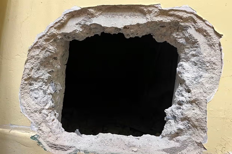 Burglars tunnel through wall to steal $10m in goods from LA jewelry store